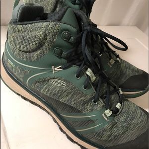 Keen Terradora hiking boots size 9